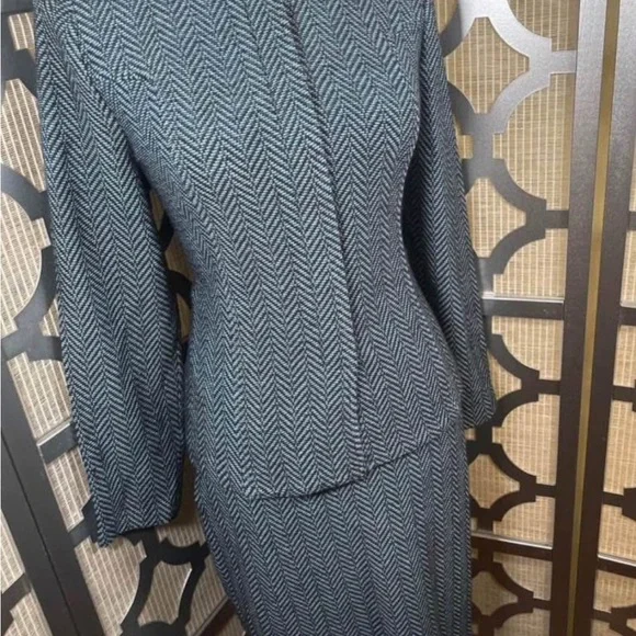Blue Herringbone St. John Skirt Suit Size 8 Jacket and Skirt